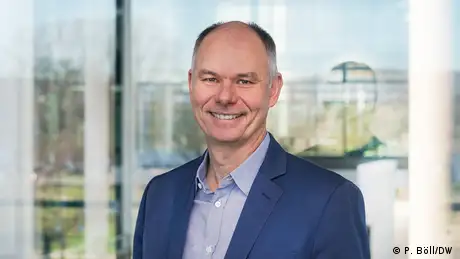 Holger Hank dirige el departamento de Apoyo y Gestión de Requisitos desde 2019.(DW/P. Böll)