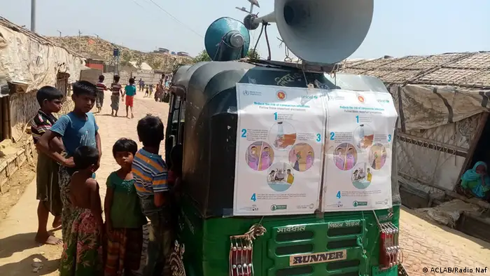 A rickshaw brings the information about the coronavirus to the people in the camp via loudspeaker