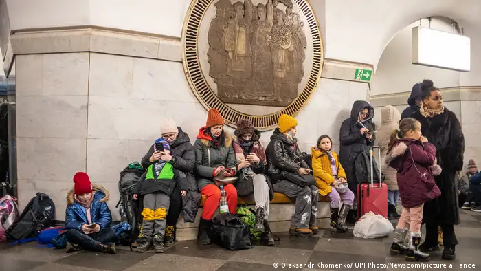 Ukraine | Kiew | Menschen suchen Schutz in U-Bahn Stationen