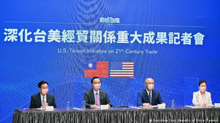 「台美21世紀貿易倡議」在2022年6月1日正式啟動。圖為當時台灣行政院召開的相關記者會。