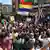 Drusische Flaggen werden bei den Protesten in as-Suwaida geschwenkt